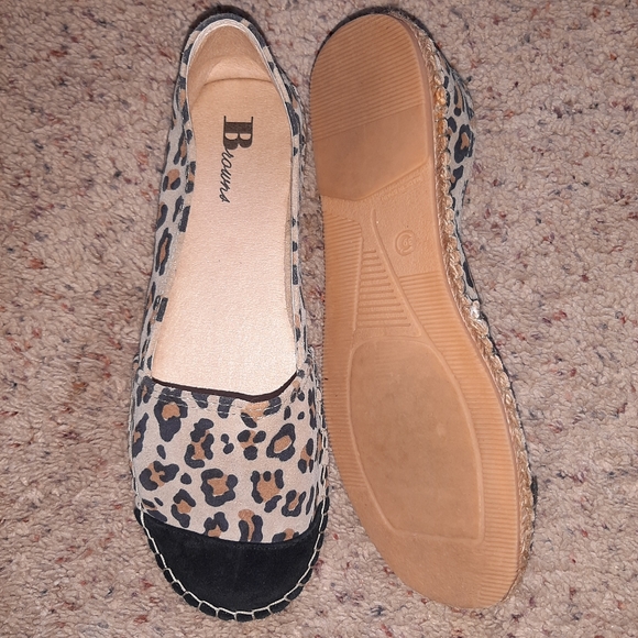 Browns Leather Leopard Flats - Picture 2 of 2